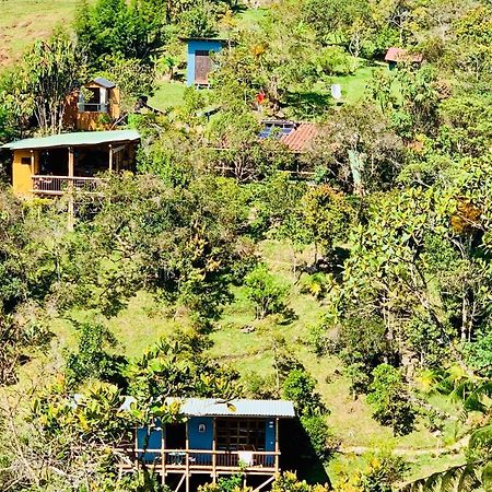 La Casa De Loto Retreat Guatapé Exterior photo
